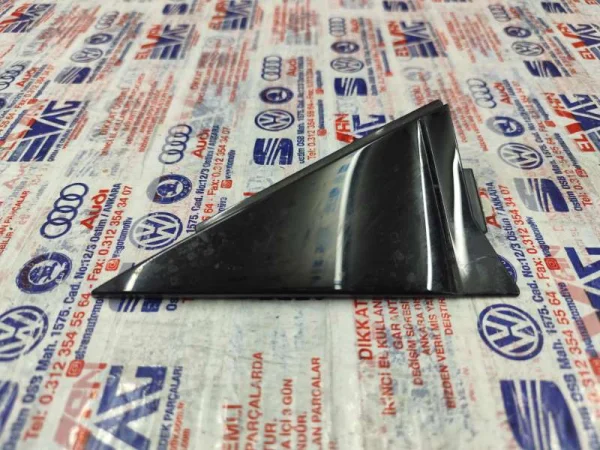 8X4839903C | Audi A1 Arka Kapı Köşe Çıtası VAG