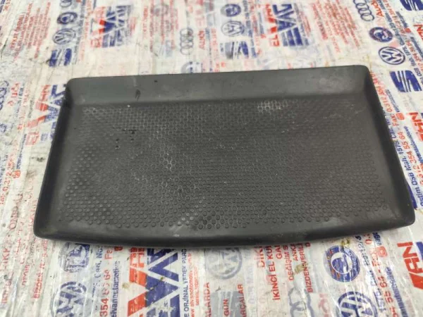 1K0858167 | Orta Konsol Kauçuk Eklentisi | VW Golf, Jetta VAG