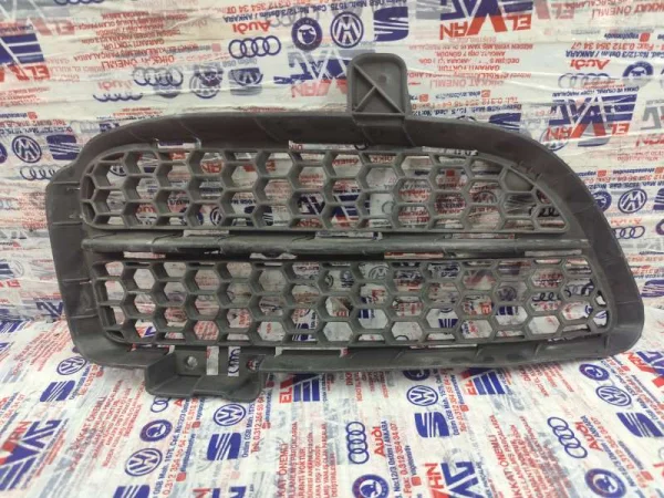 7P6853665B | VW Touareg Sol Tampon Izgarası VAG