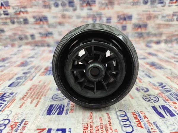 81A820901D | Audi Q2 Havalandırma Izgarası VAG