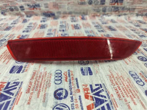 16D945105 | Arka Sol Tampon Reflektörü VAG