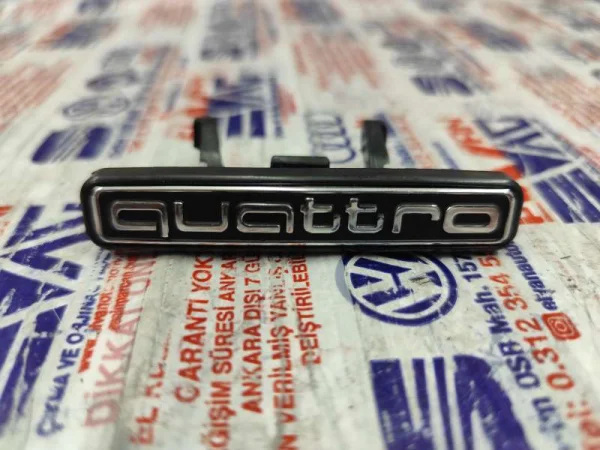 8R0853736C | Audi Q5 Ön Panjur Quattro Amblemi VAG