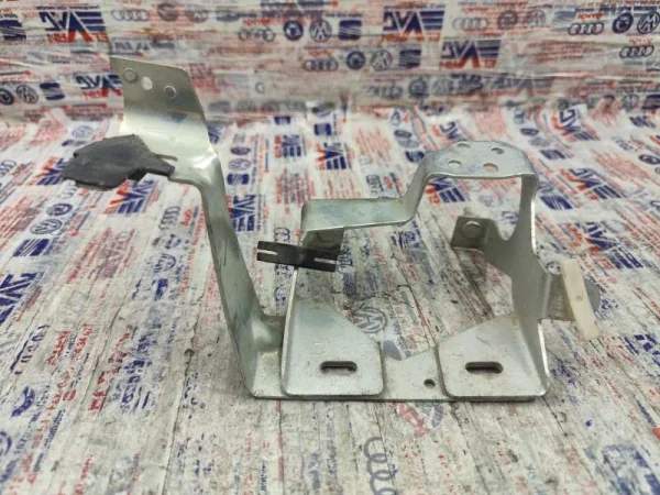 1T1971856C | VW Touran Göğüs Kalorifer Kazanı Bağlantı Demiri VAG