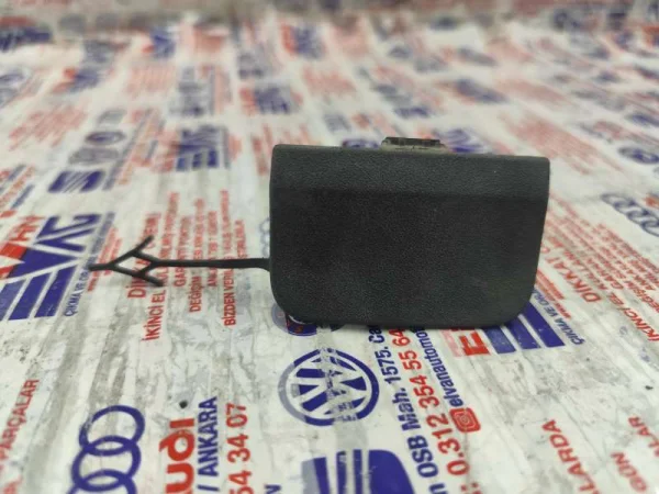 4M0807442C | Arka Tampon Çeki Demiri Kapağı VAG