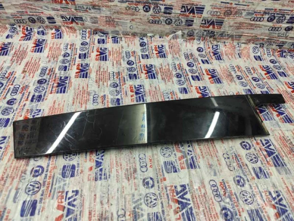 5NA839901B | VW Tiguan Sol Arka Kapı Dış Direk Kaplaması VAG