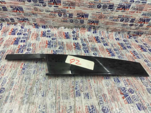 81A837901A | Sol Ön Kapı Direk Kaplaması VAG