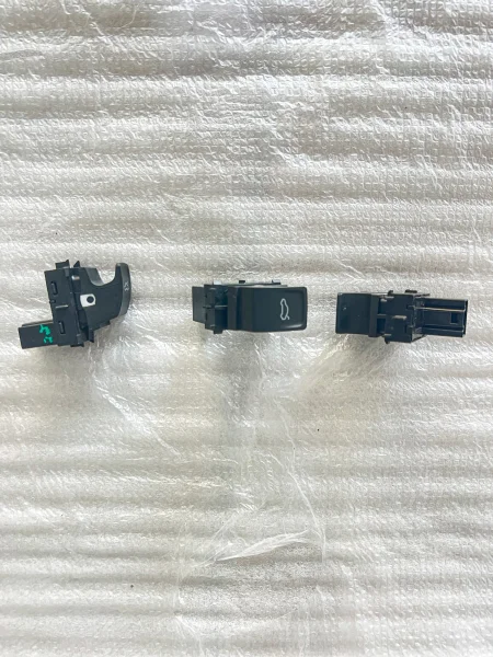 3G0959831 | Bagaj Kapağı Açma Düğmesi | VW Passat, Tiguan VAG