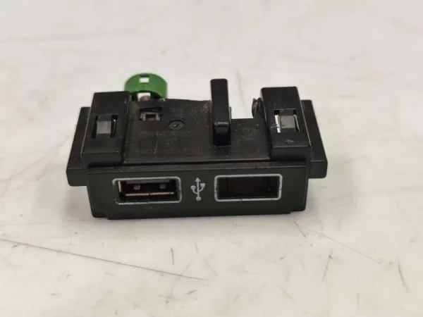 2GA863324 | Orta Konsol USB Şarj Yuvası VAG