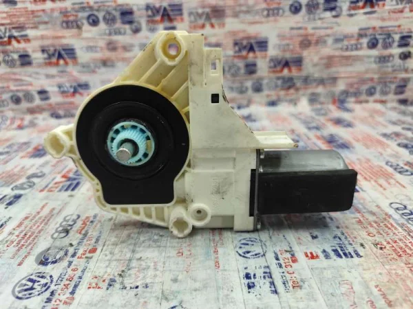 8K0959802A | Elektrikli Ön Sağ Cam Motoru | Audi A4, A5, A6, Q7 - Skoda Superb VAG