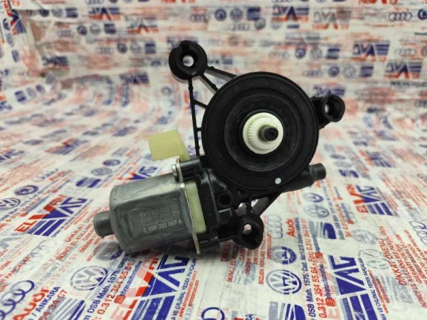 5Q0959801A | Elektrikli Cam Motoru | VW Tiguan, Touran - Skoda Superb VAG