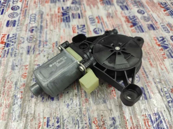 5Q0959801C | Elektrikli Cam Motoru | VW E-Golf, Golf - Audi A3, Q2 - Seat Ateca, Leon VAG