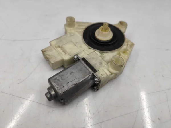 5Q4959811A | Sol Arka Cam Motoru | VW Golf - Skoda Octavia VAG