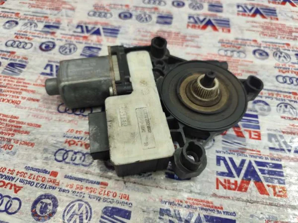 6Q0959812A | Sağ Arka Cam Motoru | VW Polo - Seat Ibiza - Skoda Fabia VAG