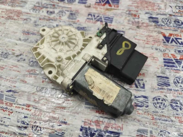 1J4959811 | Arka Cam Kriko Motoru VAG