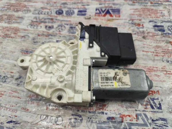 3C0959703B | Arka Sol Cam Motoru | VW Golf, Jetta VAG
