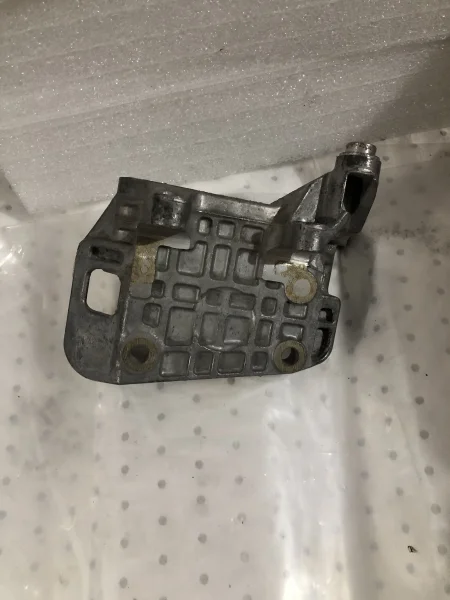 059903143AJ | Şarj Dinamosu Braketi | VW Touareg - Audi A4, A5, A6, A7, A8 VAG