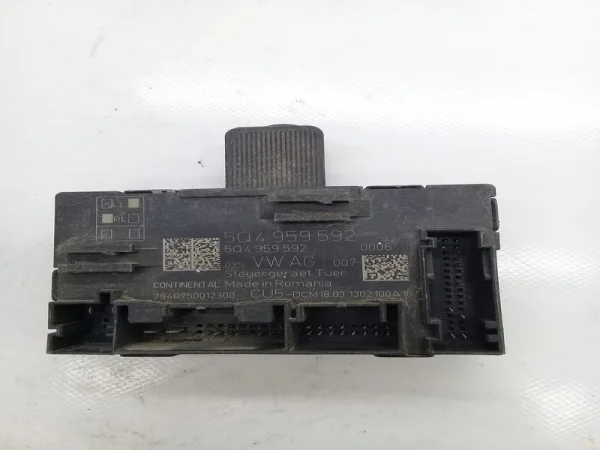 5Q4959592 | Kapı Beyni | VW Golf - Seat Leon - Skoda Octavia VAG