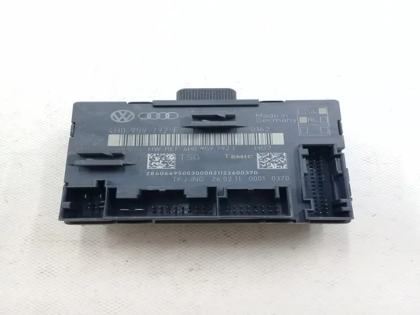 4H0959792F | VW Touareg Kapı Beyni VAG