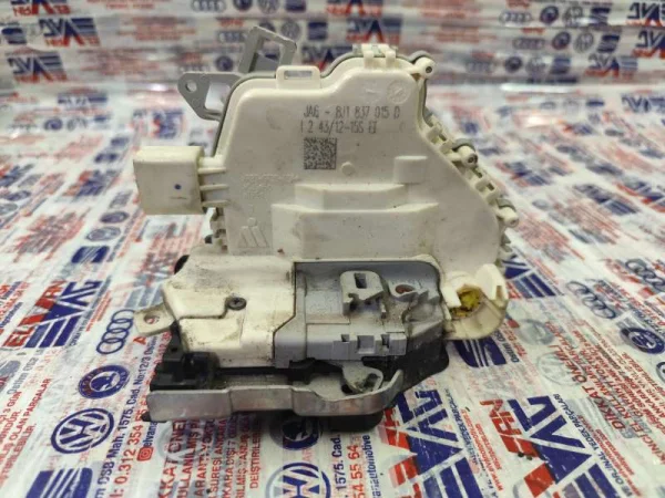 8J1837015D | Sol Ön Kapı Kilit Mekanizması | Audi A1, A4, A5, A6, A7, A8 VAG