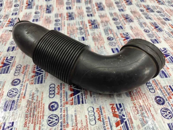 7L6129627F | Hava Filtresi Emme Hortumu | VW Touareg - Audi Q7 VAG