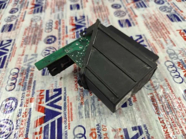 104379101 | Elektrikli Ön Sol Cam Motoru VAG