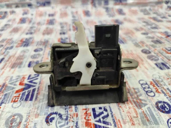6J4827505B | Seat Ibiza Arka Bagaj Kapak Kilidi VAG