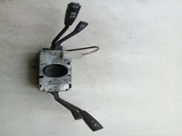 443953513 | Audi 200 Serisi Sinyal Silecek Kolu VAG