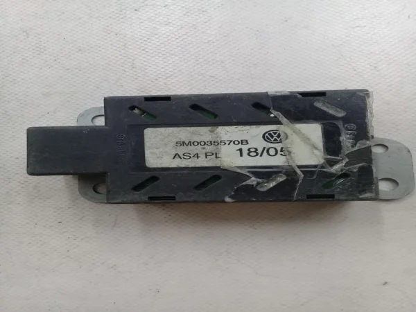 5M0035570B | VW Golf Anten Güçlendirici VAG