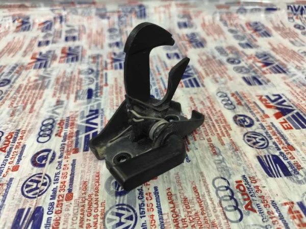 8V0823480A | Üst Kaput Kilidi | Audi A3, RS 3 VAG