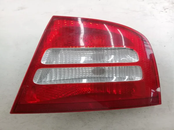 1U6945112C | Skoda Octavia Sağ Arka Stop Lambası VAG