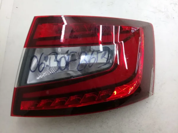 5E5945208 | Ledli Sağ Dış Stop Lambası VAG