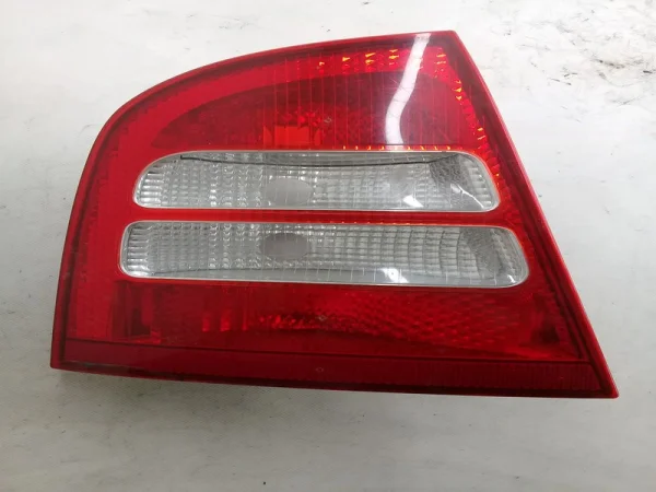 1U6945111A | Skoda Octavia Sol Arka Stop Lambası VAG