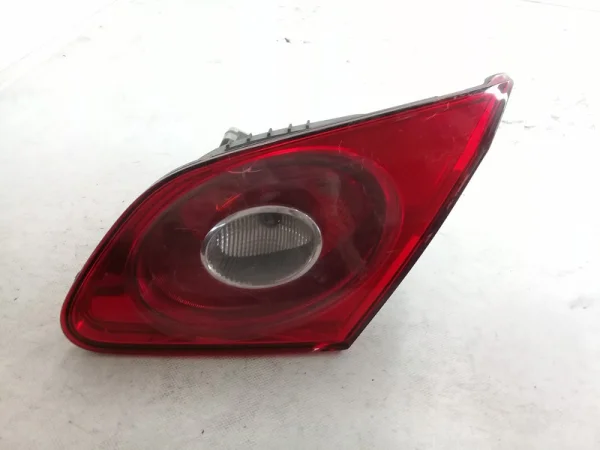 3C8945094D | VW Passat Sağ İç Stop Lambası VAG
