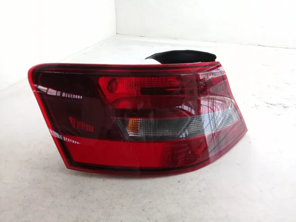 8V3945095 | Audi A3 Sol Dış Stop Lambası VAG