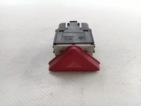 1K0953509A | Dörtlü Flaşör Düğmesi | VW Bora, Golf, Jetta, Vento VAG