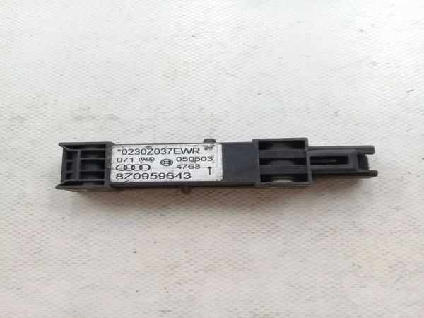 8Z0959643 | Airbag Darbe Sensörü VAG