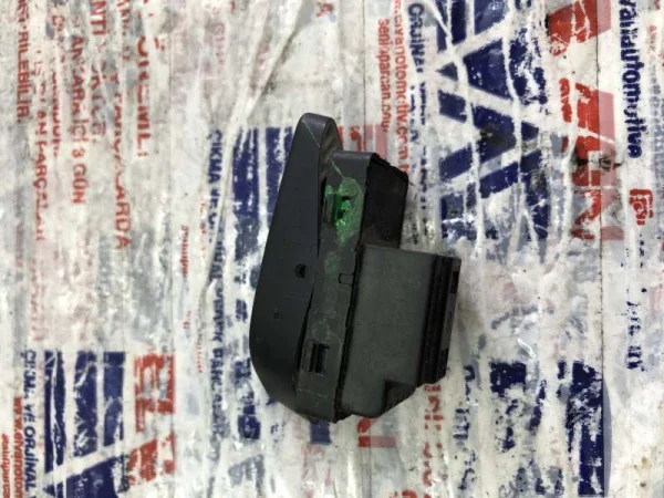 5C6962125 | VW Jetta Merkezi Kilit Düğmesi VAG