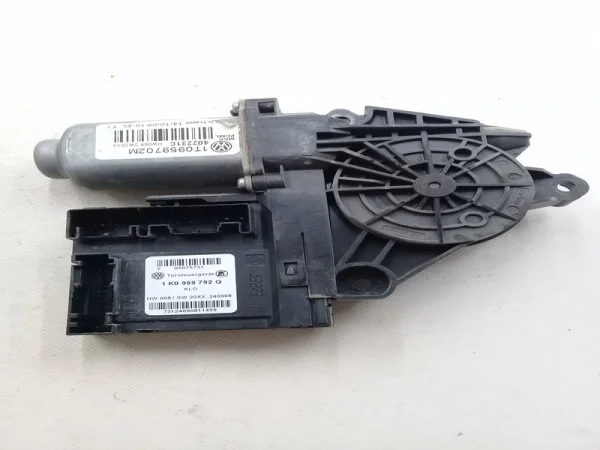 1K0959792Q | Sağ Ön Cam Motor Beyni VAG