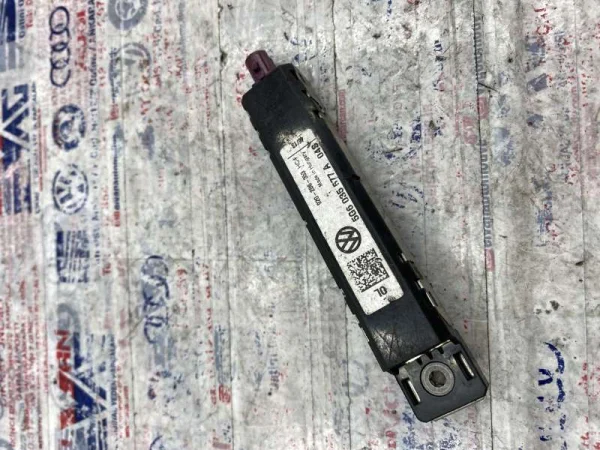5G6035577A | Anten Güçlendirici | VW E-Golf, Golf VAG