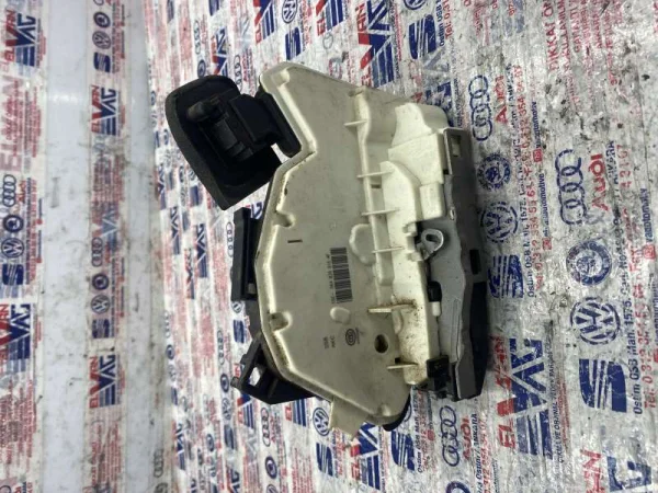 5K4839015AF | Sol Arka Kapı Kilidi | VW E-Golf, Golf, Jetta, Tiguan - Seat Leon VAG