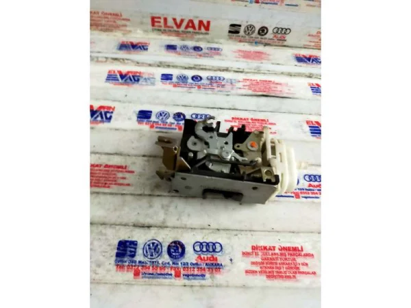 4D1837016D | Sağ Ön Kapı Kilidi | Audi A4, A8 VAG