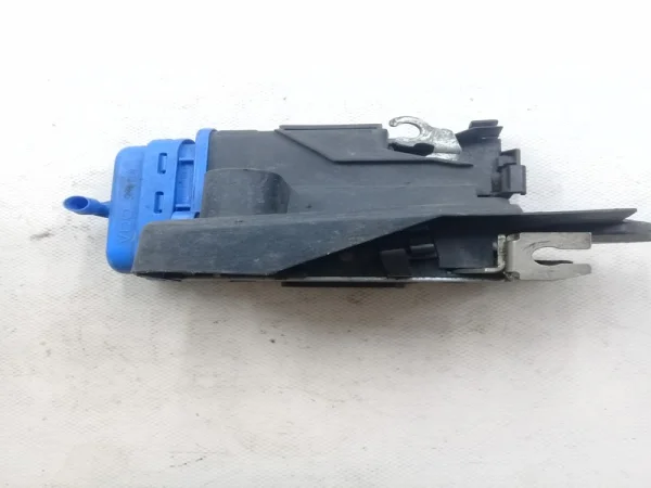 8D0839015A | Arka Sol Kapı Kilidi | Audi 100 Serisi, A3, A4, A6, S6 VAG