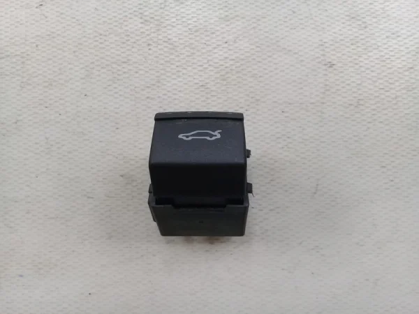 1J0959831A | Bagaj Açma Düğmesi | VW Bora, Golf, Jetta, Passat VAG
