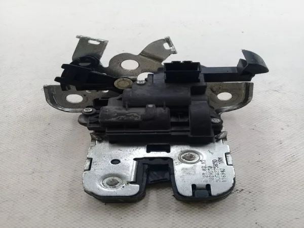 5C6827505D | VW Jetta Bagaj Kilidi VAG