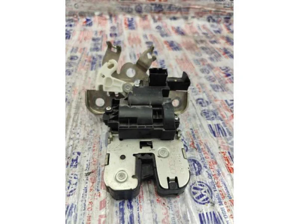 8R0827505 | Bagaj Kilidi | Audi A1, A3 - Seat Ibiza, Toledo - Skoda Fabia, Octavia VAG
