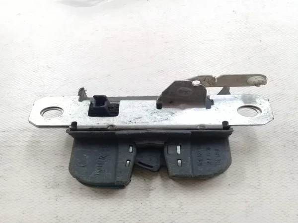 3B5827505B | VW Passat Arka Bagaj Kilidi VAG