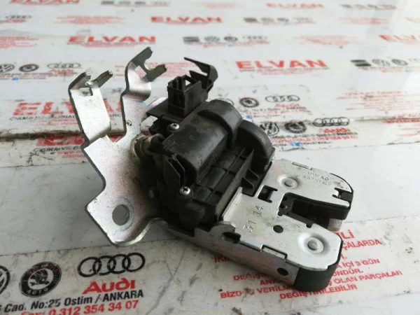 3G0827503 | VW Passat Bagaj Kilidi VAG