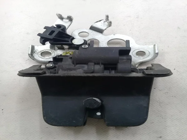 5C6827520B | VW Jetta Arka Bagaj Kilit Kapağı VAG