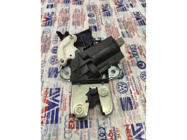 4F5827505D | Arka Bagaj Kilidi | VW CC, Eos, Jetta - Audi A4, A5, A6 VAG