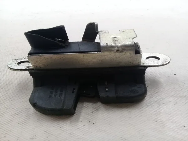 1T0827505C | VW Touran Arka Bagaj Kilidi VAG